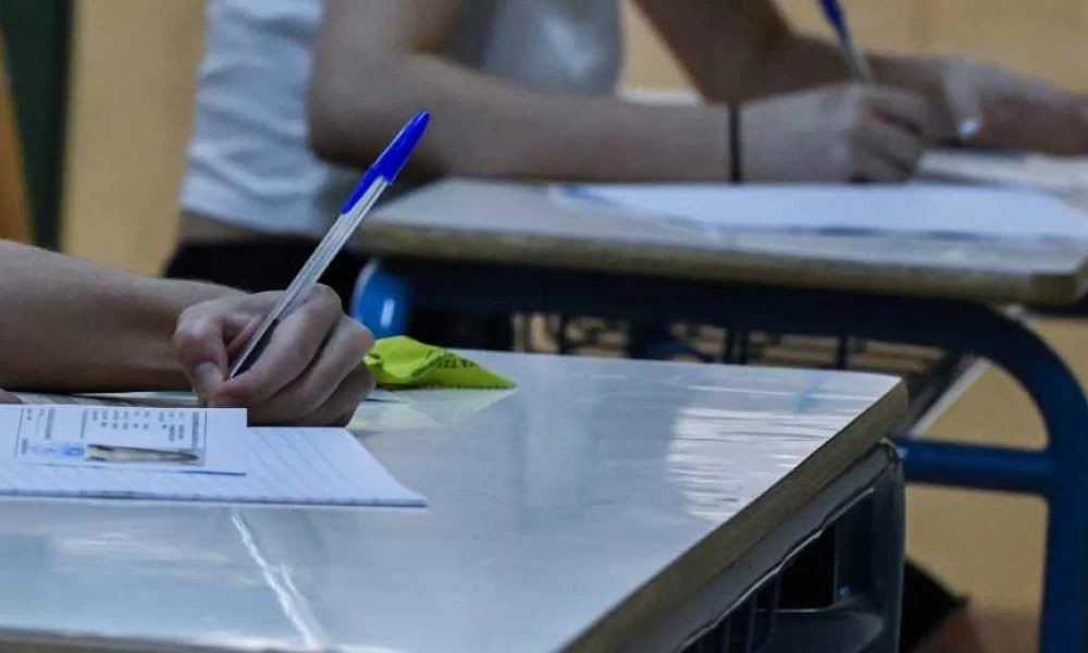 Κρήτη: Μητέρα και γιος έδωσαν μαζί πανελλήνιες εξετάσεις και πέτυχαν